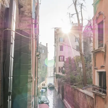 アパート San Polo Canal View By Wonderful Italy